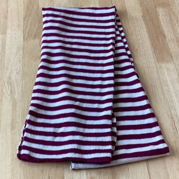 American Eagle Outfitters scarf & Disney (Olaf & Sven) hat! - Picture 3 of 6